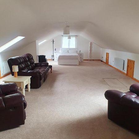 Urkers' Guest Accommodation Crossmaglen ภายนอก รูปภาพ