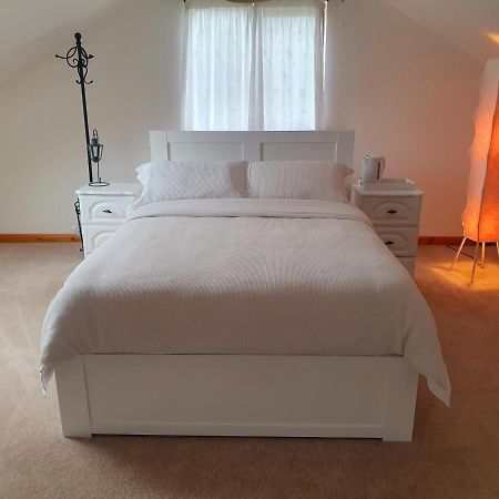 Urkers' Guest Accommodation Crossmaglen ภายนอก รูปภาพ