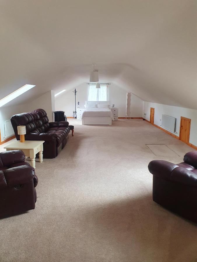 Urkers' Guest Accommodation Crossmaglen ภายนอก รูปภาพ