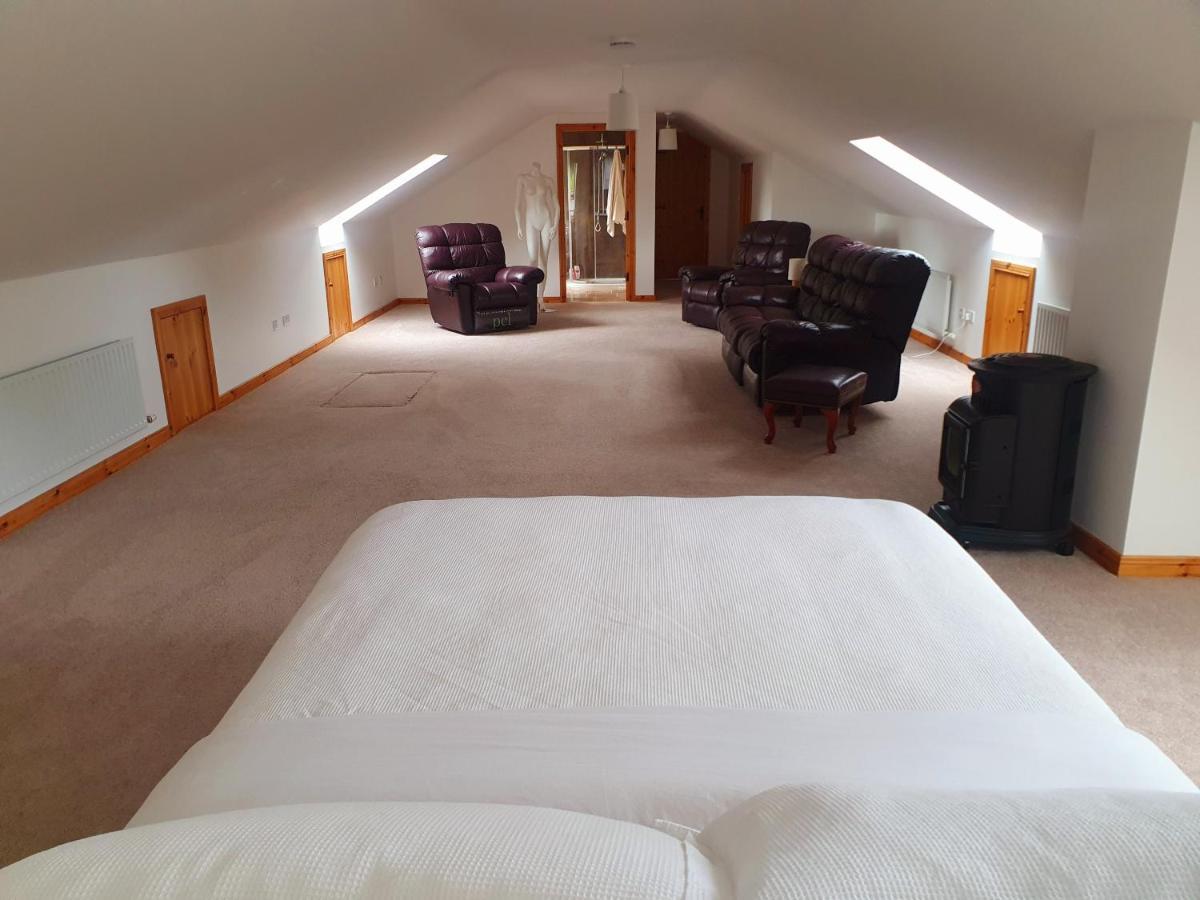 Urkers' Guest Accommodation Crossmaglen ภายนอก รูปภาพ