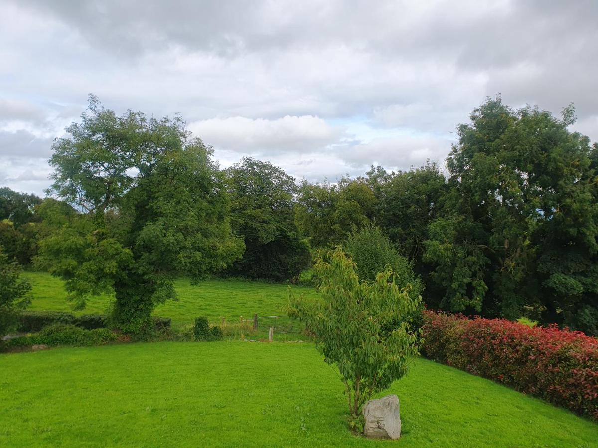 Urkers' Guest Accommodation Crossmaglen ภายนอก รูปภาพ